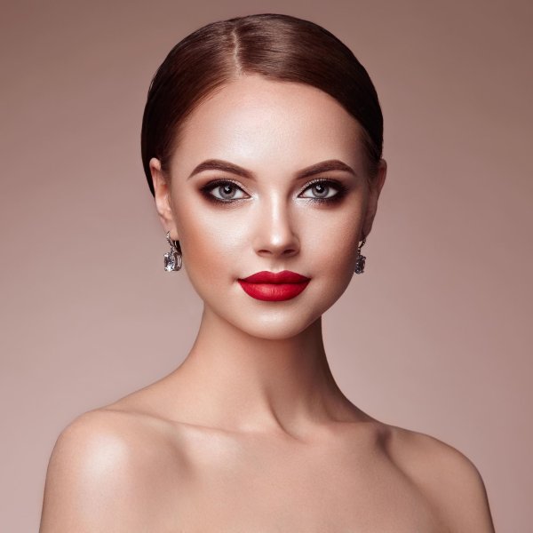 Девушка с макияжем