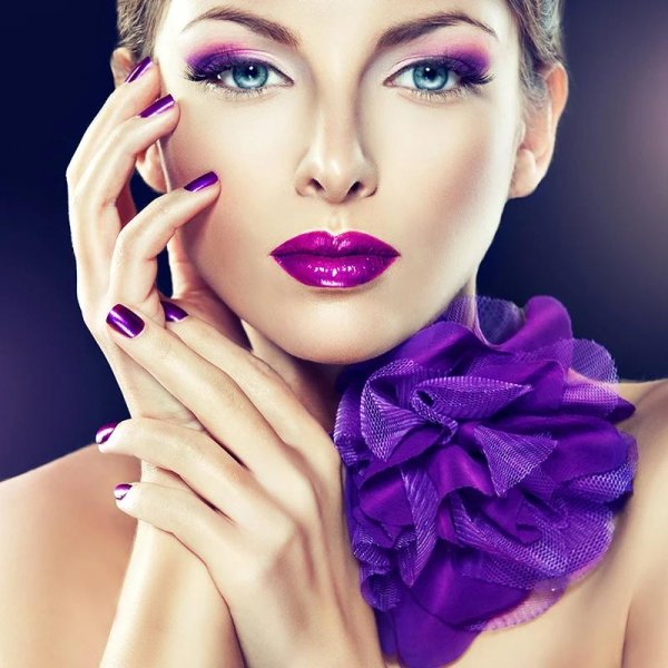 Девушка с макияжем