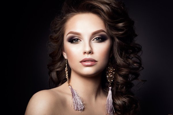 Девушка с макияжем