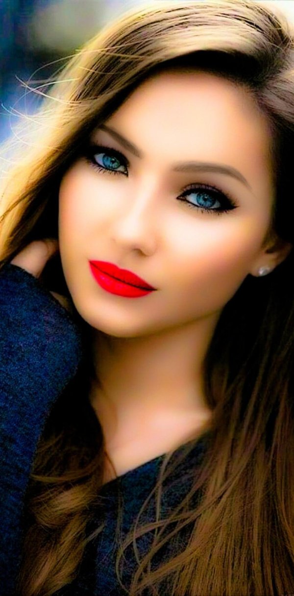 Девушка с макияжем