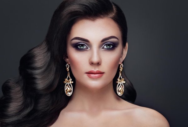 Девушка с макияжем