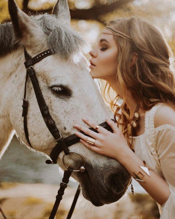 Девушка с лошадью