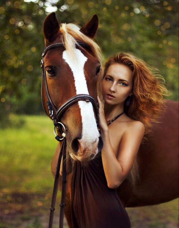 Девушка с лошадью