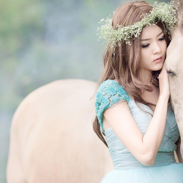 Девушка с лошадью