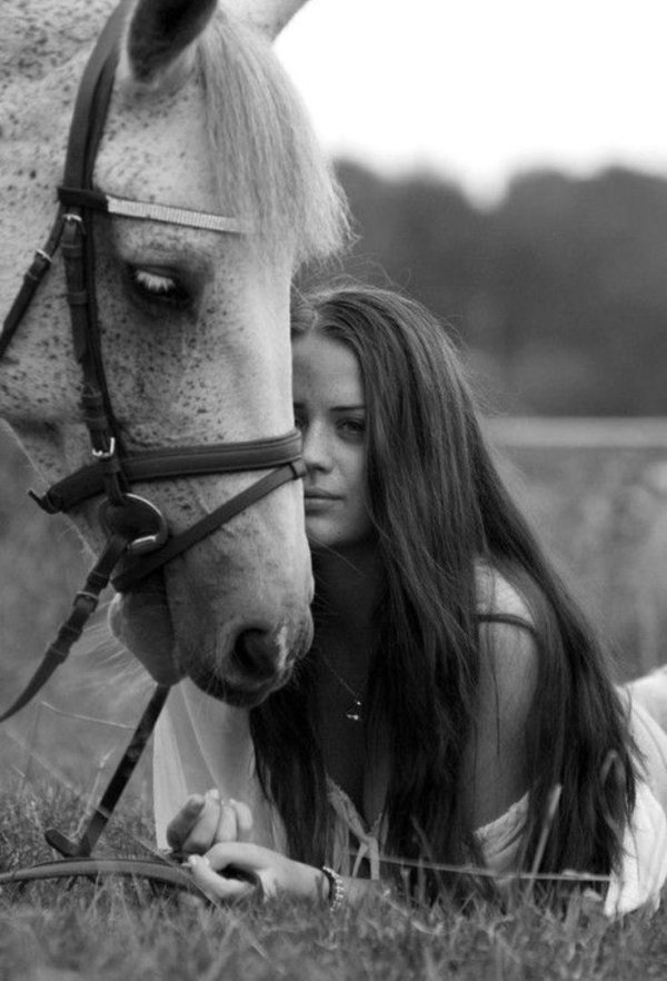 Девушка с лошадью