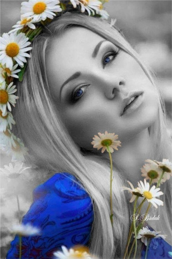 Девушка с ромашками