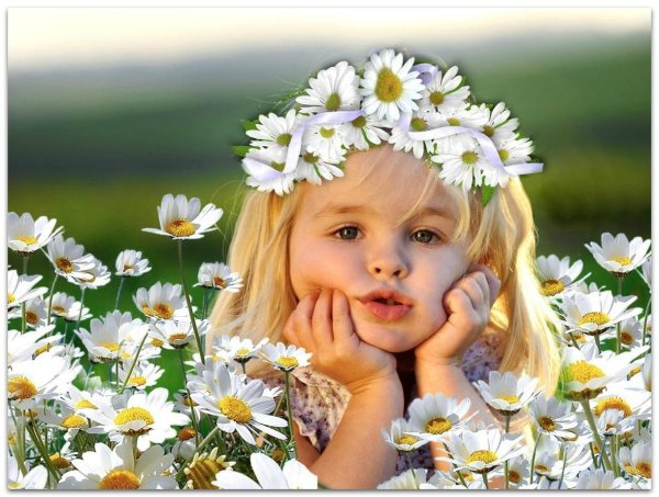 Девушка с ромашками