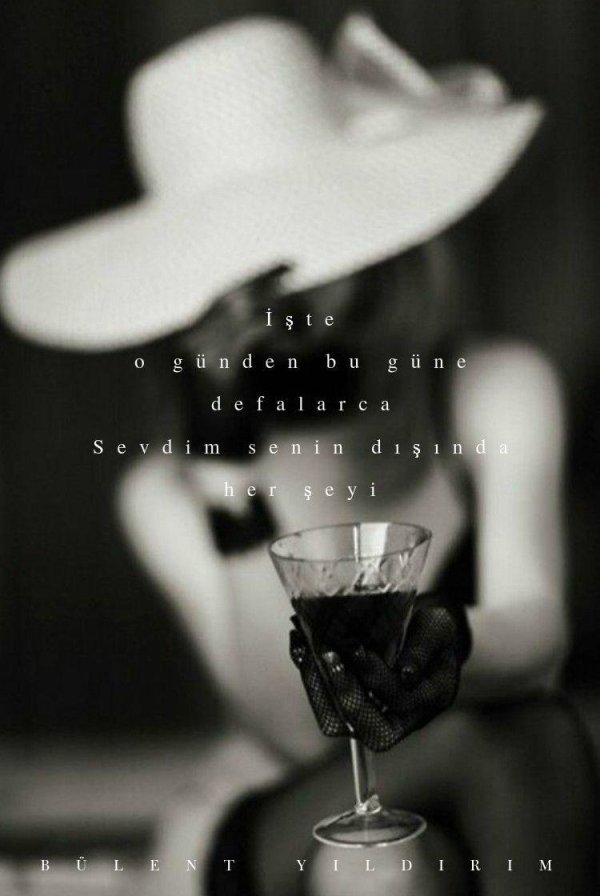 Девушка с бокалом