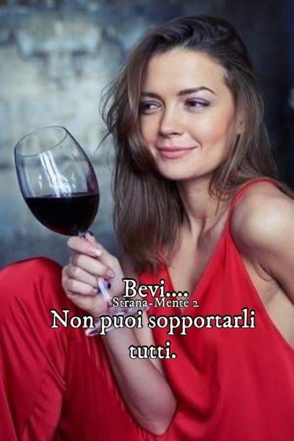 Девушка с бокалом