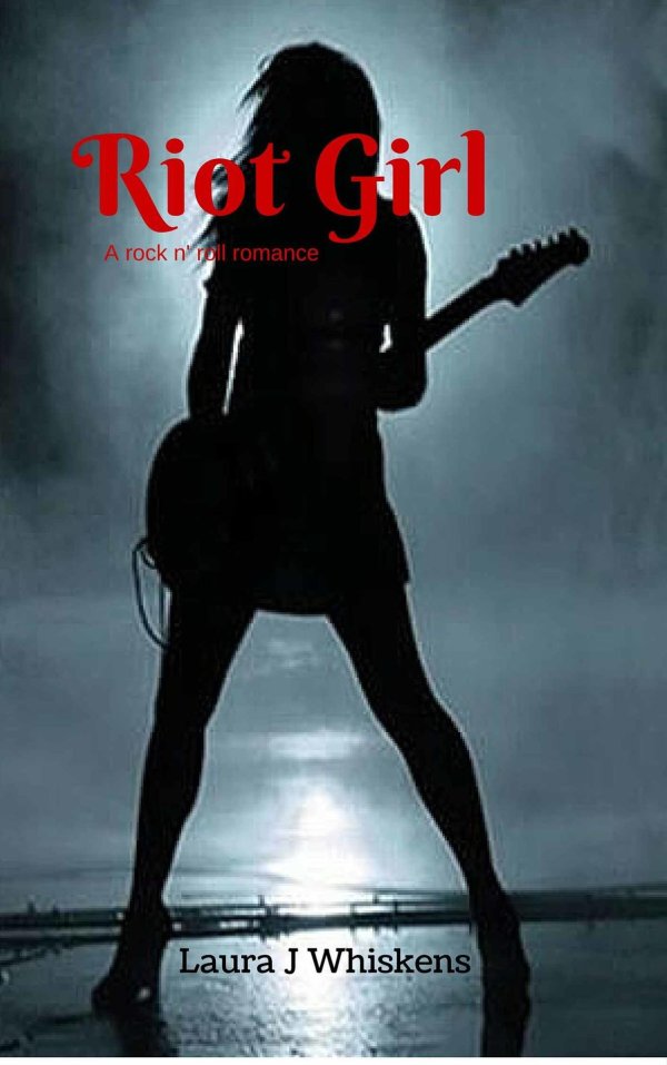 Девушка с гитарой