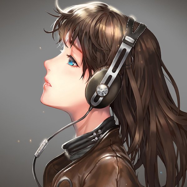 Девушка с наушниками