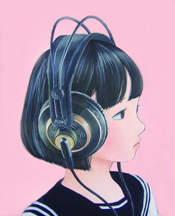 Девушка с наушниками