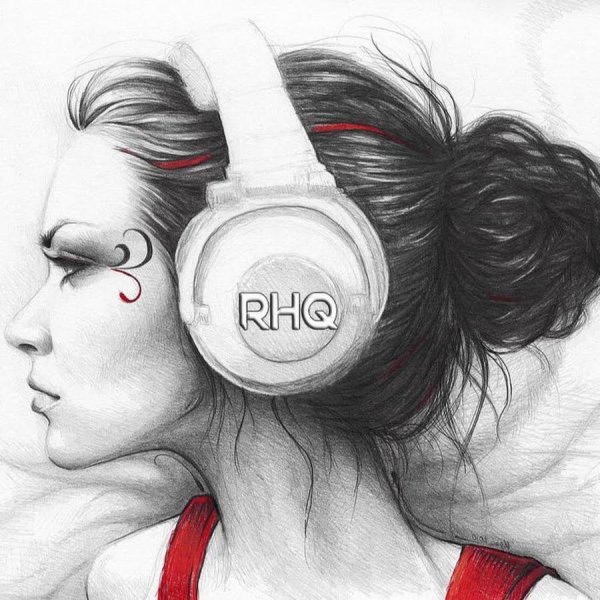 Девушка с наушниками