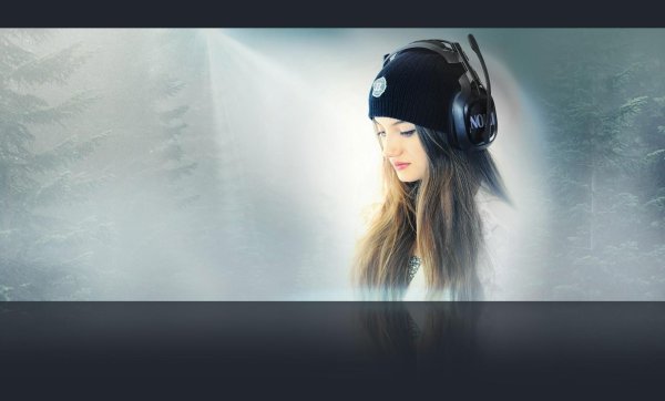 Девушка с наушниками