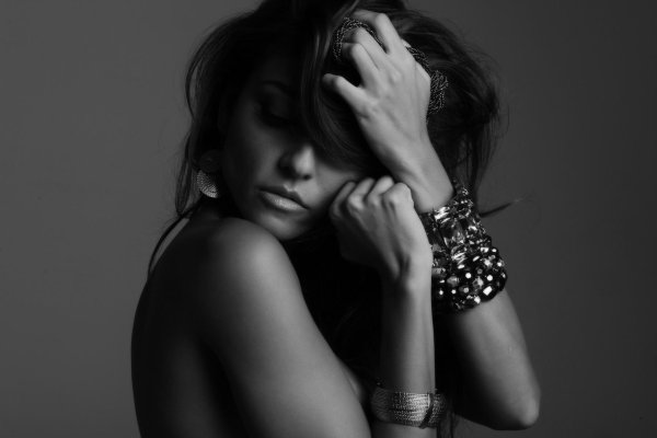 Черно белые с девушками