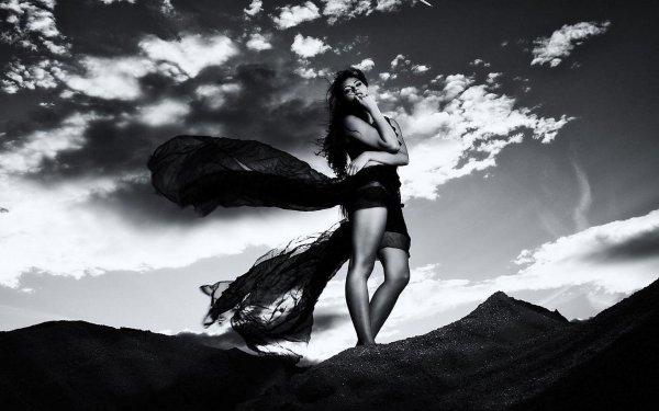 Черно белые с девушками