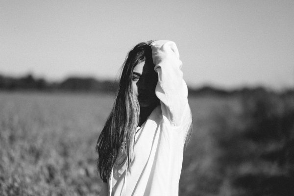 Черно белые с девушками