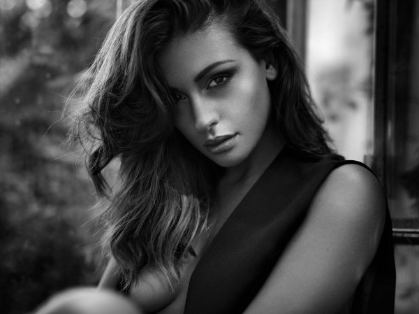 Черно белые с девушками