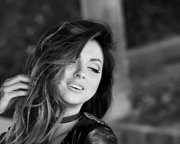 Черно белые с девушками