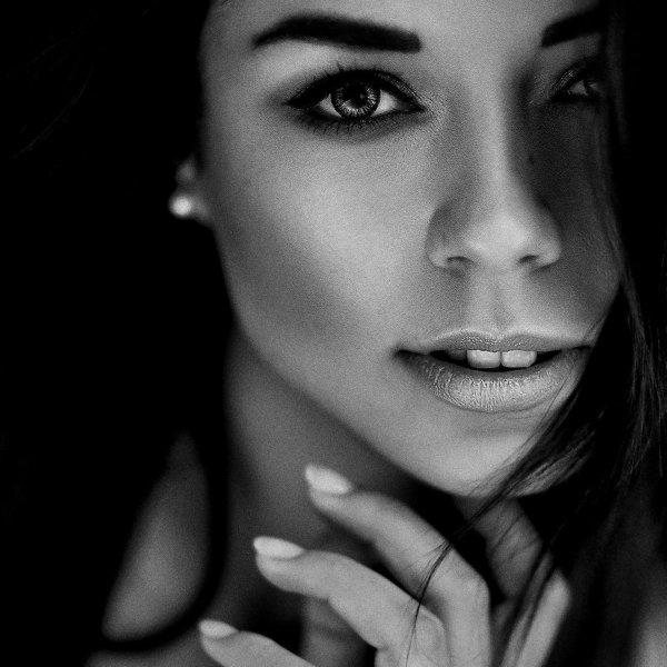 Черно белые с девушками