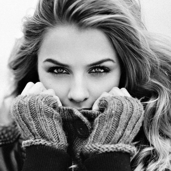 Черно белые с девушками