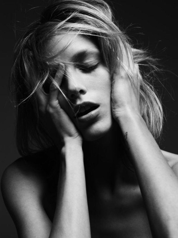 Черно белые с девушками