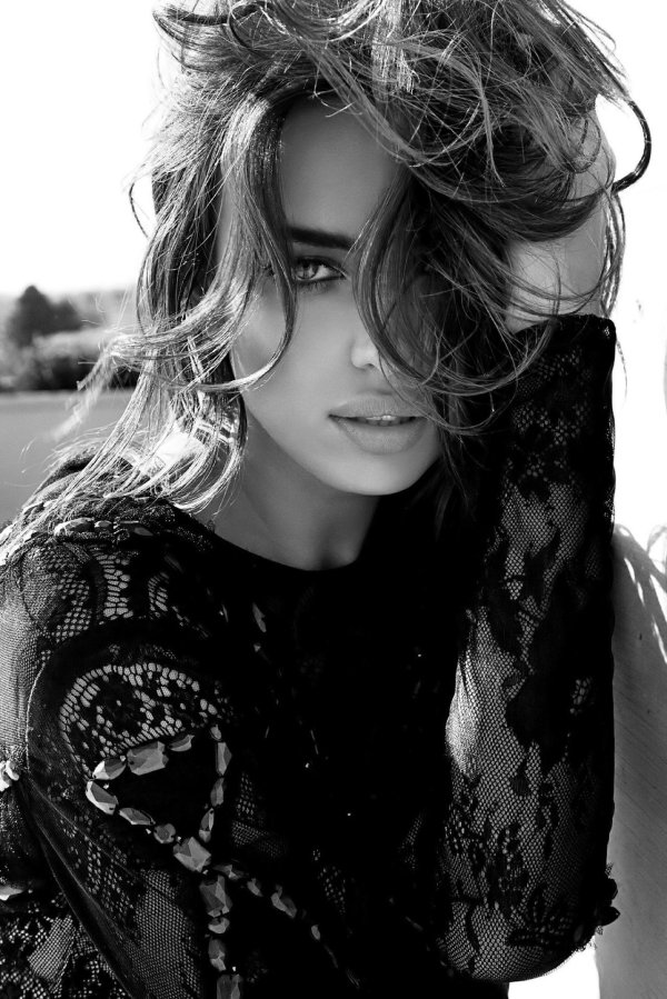 Черно белые с девушками