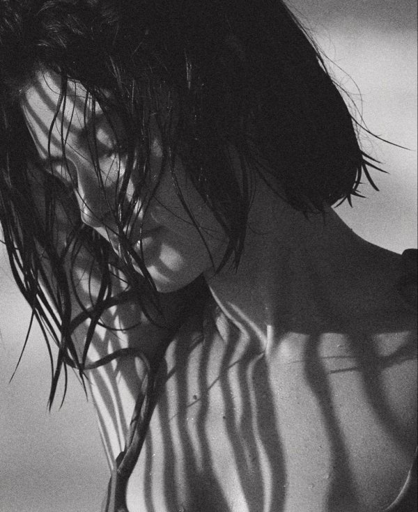 Черно белые с девушками