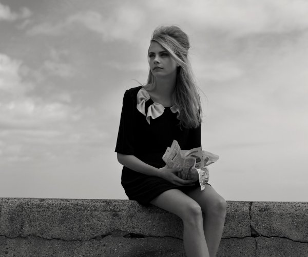 Черно белые с девушками