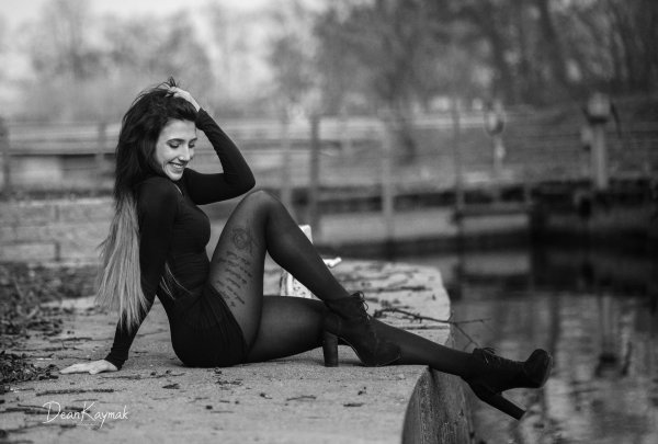 Черно белые с девушками