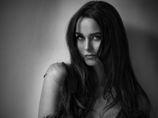 Черно белые с девушками