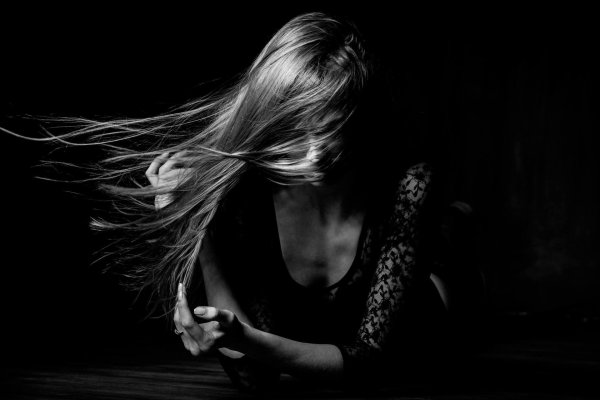 Черно белые с девушками