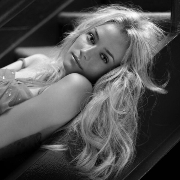 Черно белые с девушками