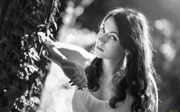 Черно белые с девушками