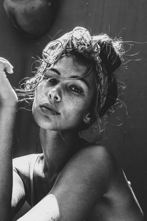 Черно белые с девушками