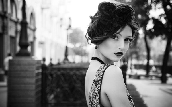 Черно белые с девушками