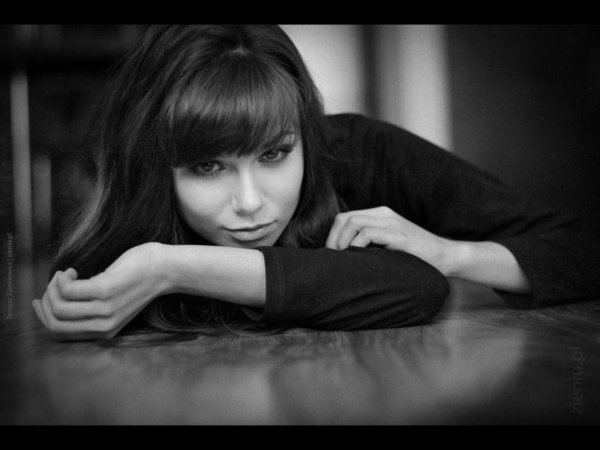 Черно белые с девушками