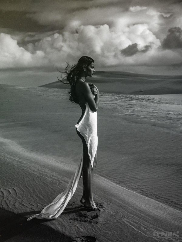 Черно белые с девушками