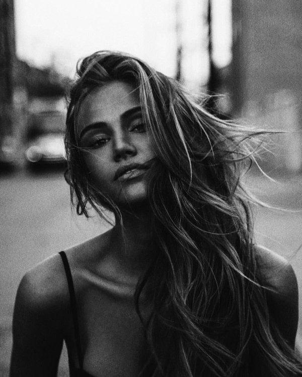 Черно белые с девушками