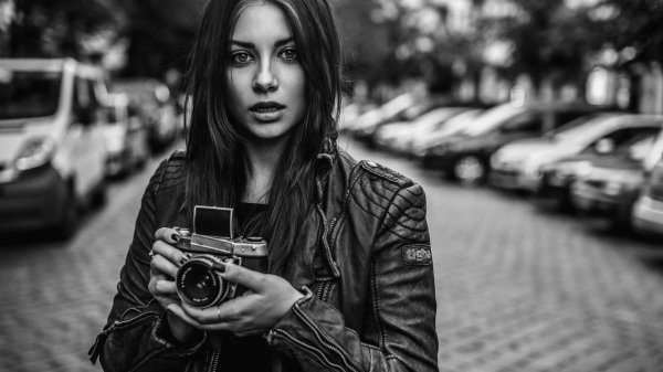 Черно белые с девушками