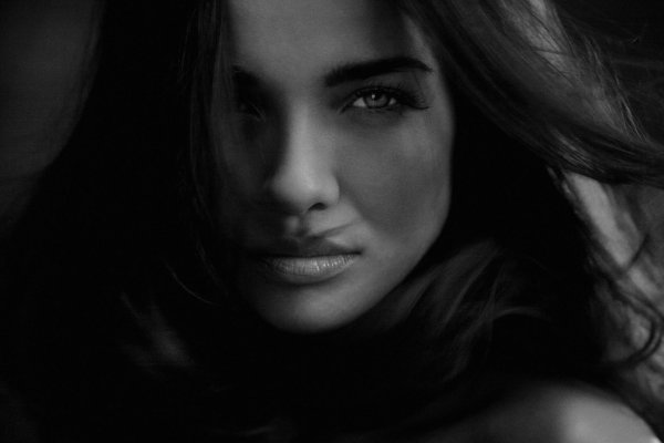 Черно белые с девушками