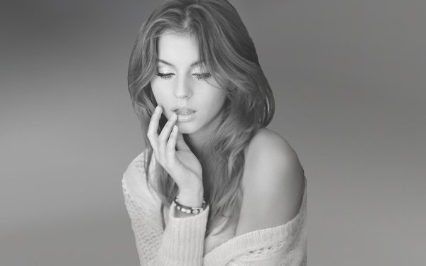 Черно белые с девушками