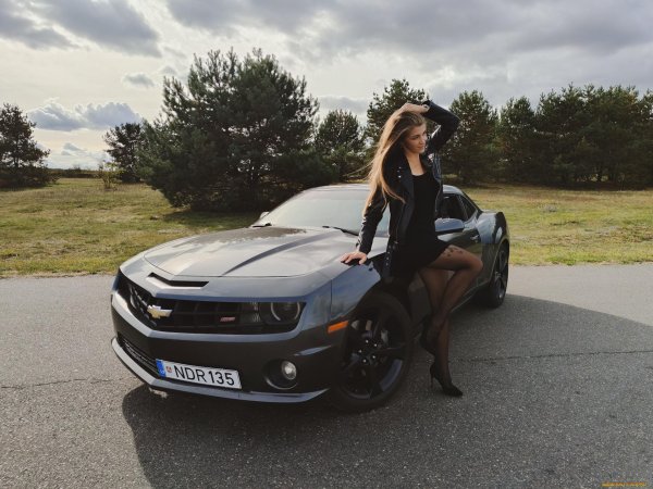 С автомобилями и девушками