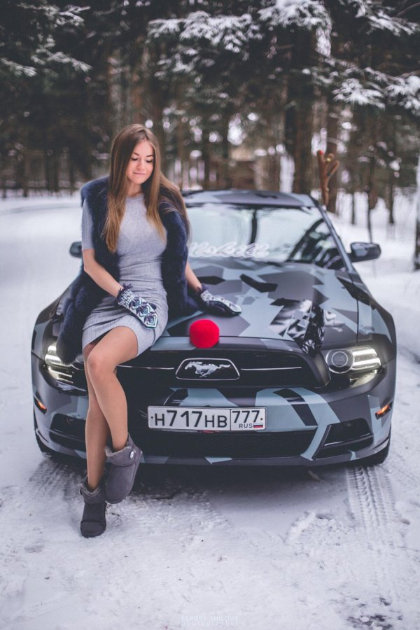 С автомобилями и девушками