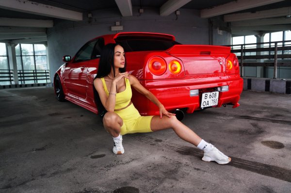 С автомобилями и девушками