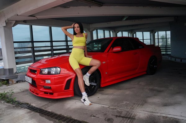 С автомобилями и девушками