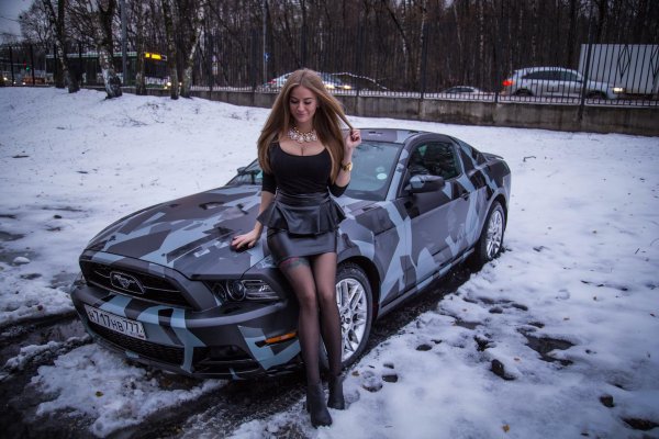 С автомобилями и девушками