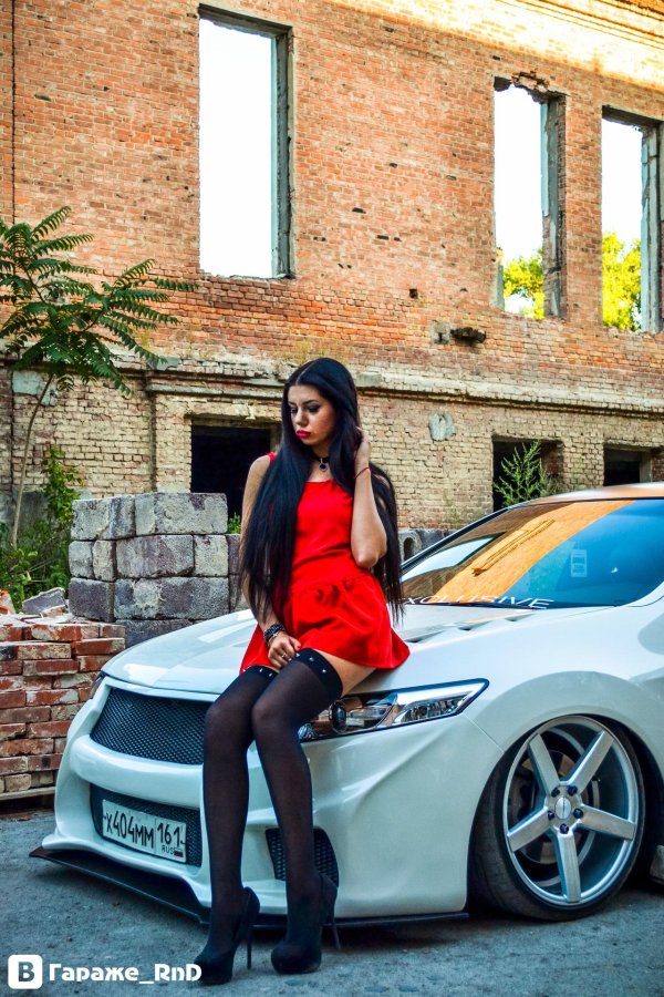 С автомобилями и девушками