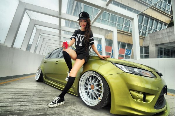 С автомобилями и девушками