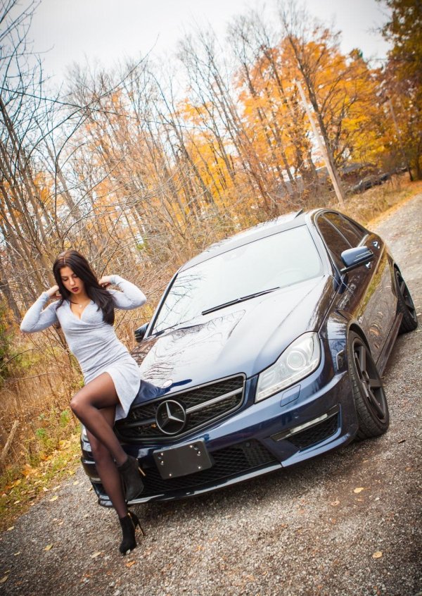 С автомобилями и девушками